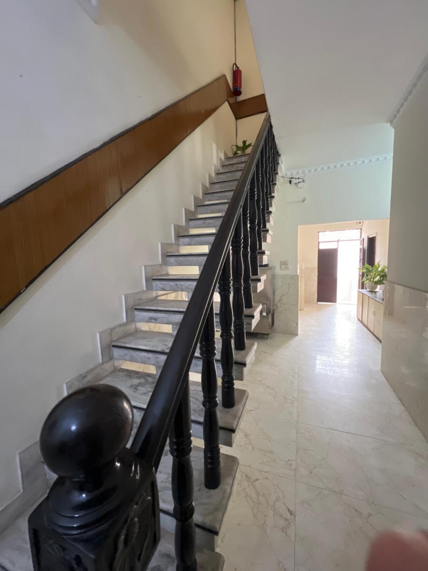 Raja Guest House -- Jalandhar Railway Station -- For Family, Couples, Travellers Exterior foto